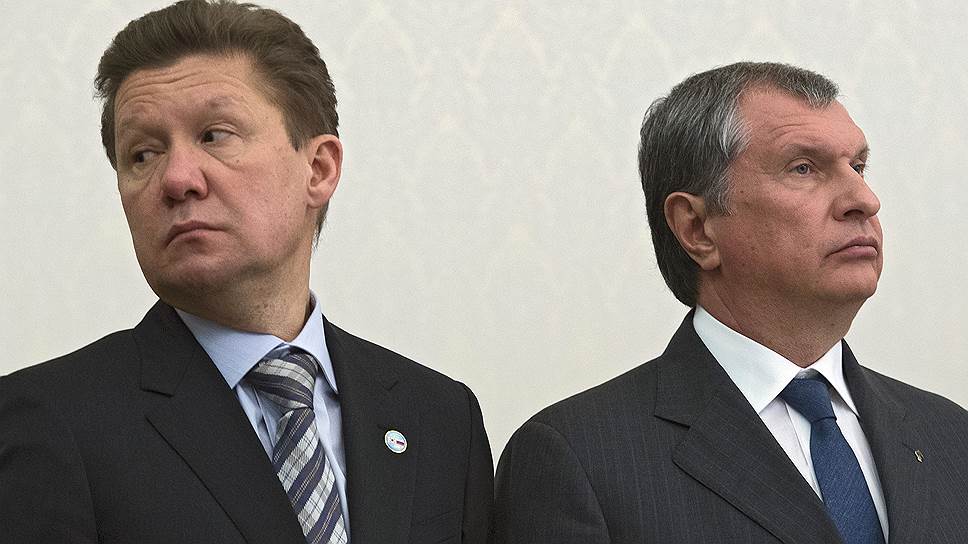 Председатель правления компании "Газпром" Алексей Миллер (слева) и  президент, председатель правления ОАО "НК "Роснефть" Игорь Сечин (справа)