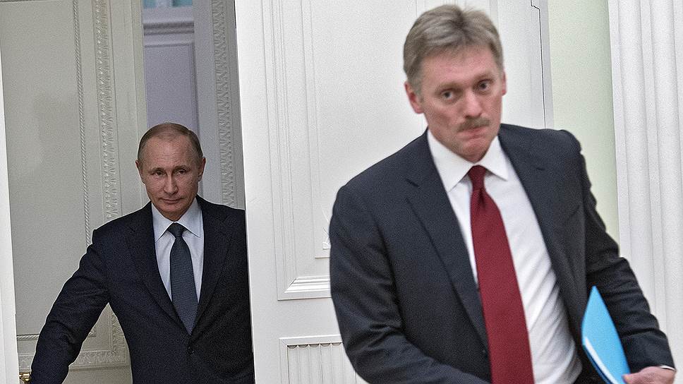 Президент России Владимир Путин (слева) и его пресс-секретарь  Дмитрий Песков (справа)