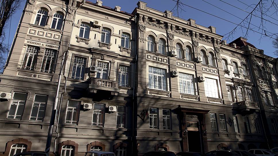 Октябрьский районный суд принял обращение жителей Ершова<br /><br />
в защиту местного нотариуса