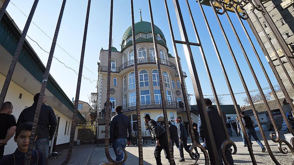 Местные власти считают, что в мечети на улице Котрова обосновался оплот радикального салафизма 
